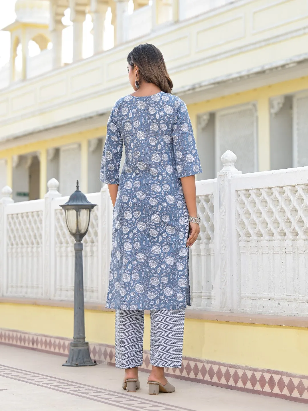 Grey Ethnic Motif Printed Cotton Kurta, Pant And Dupatta Set With Thread & Zari Work
