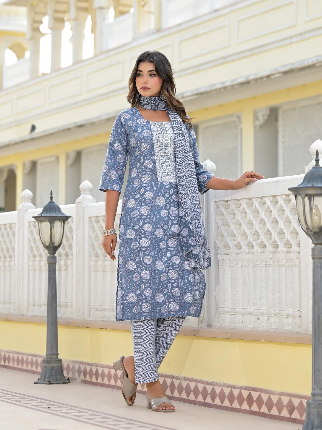 Grey Ethnic Motif Printed Cotton Kurta, Pant And Dupatta Set With Thread & Zari Work