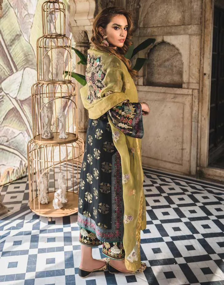 Tena Durrani Luxury Formal Collection 2019 – Design 01 Cinza